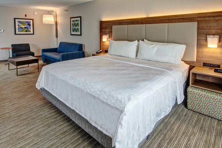 Room 22 of 48