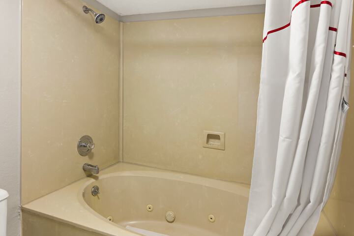 Red Roof Inn & Suites Monroe NC