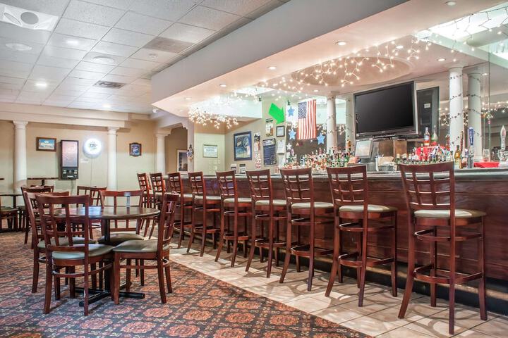 Quality Inn & Suites Palm Island Indoor Waterpark