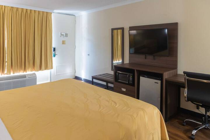 Room 40 of 84