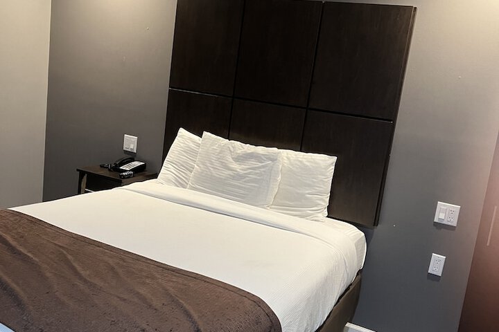 Room 11 of 13