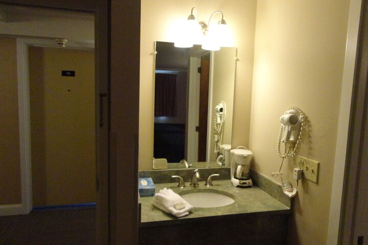 Bangor Inn & Suites