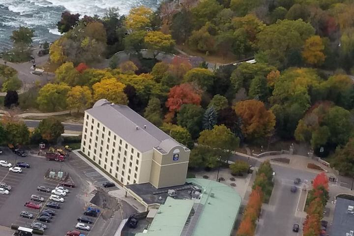 Hotel 7 of 80