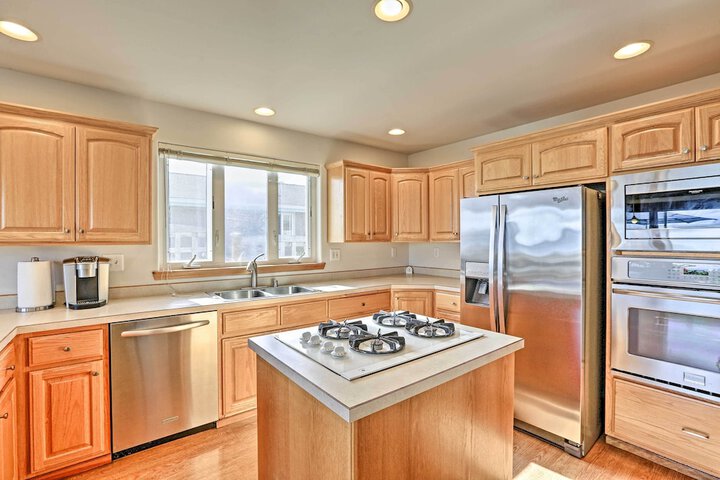 Birch Bay Waterfront Home - Steps to Beach!