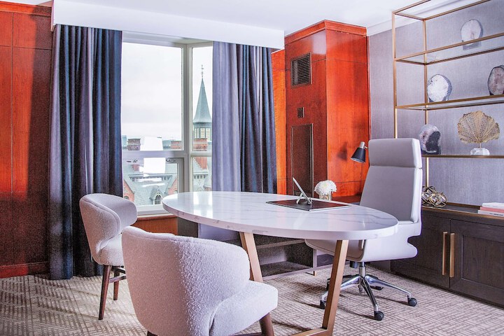 Room 32 of 57