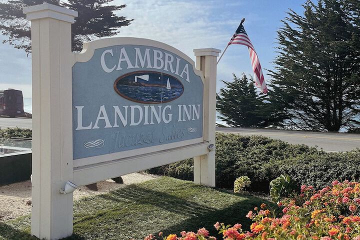 Cambria Landing Inn & Suites