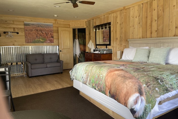 Room 6 of 7
