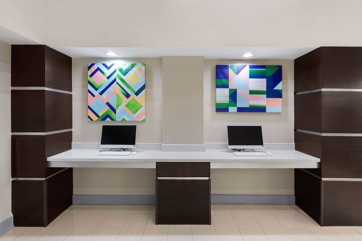 Business Center 62 of 62