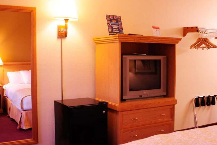 Room 11 of 28