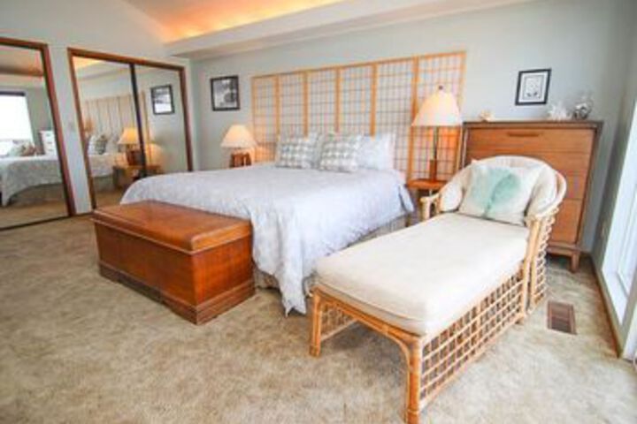 North Jetty 3 Br home by RedAwning