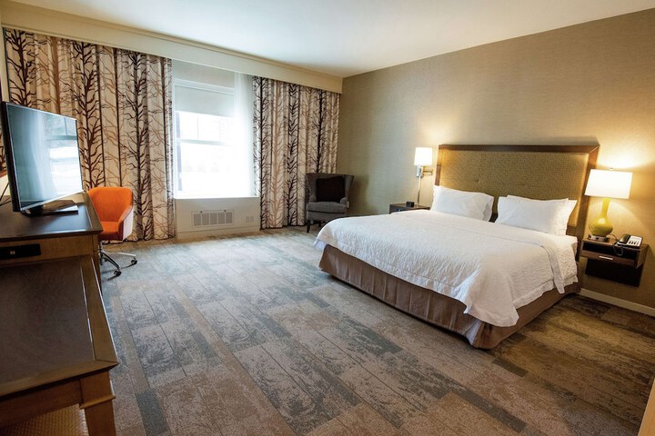 Hampton Inn and Suites Manchester