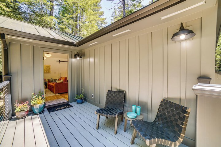 Peaceful Mendocino Cottage Surrounded by Redwoods