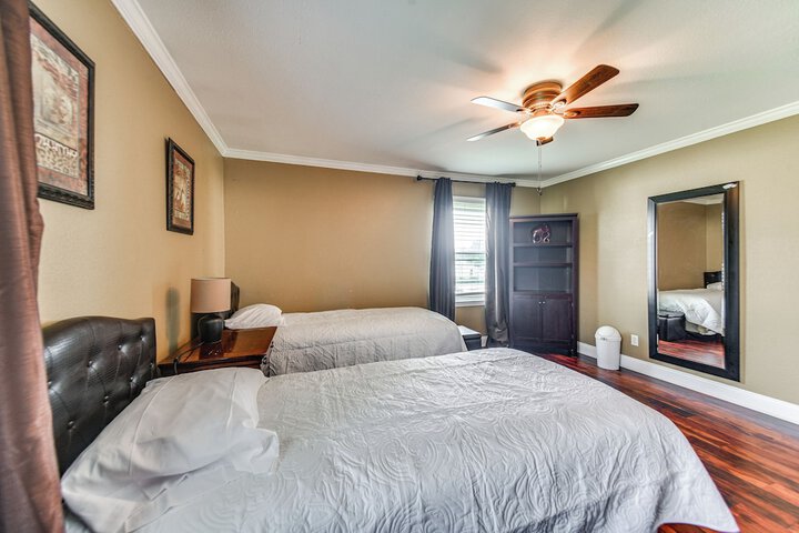 Luxe Lakefront Portsmouth Home: Fish Swim & Play!