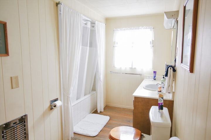 Gold Mountain Manor Bed and Breakfast