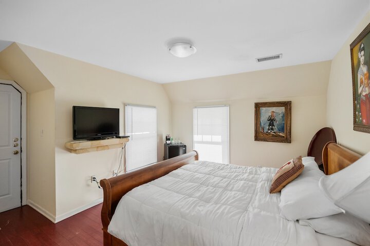 Room 5 of 46