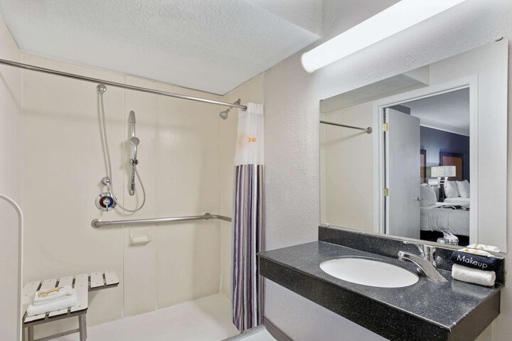 Room 8 of 35