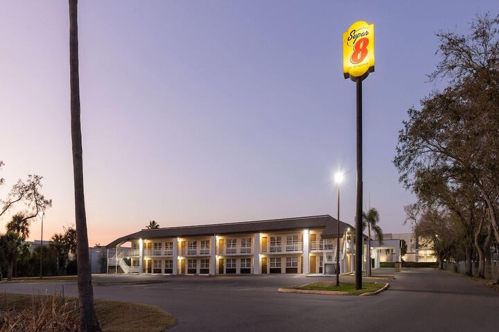 Super 8 by Wyndham Ellenton Bradenton Area