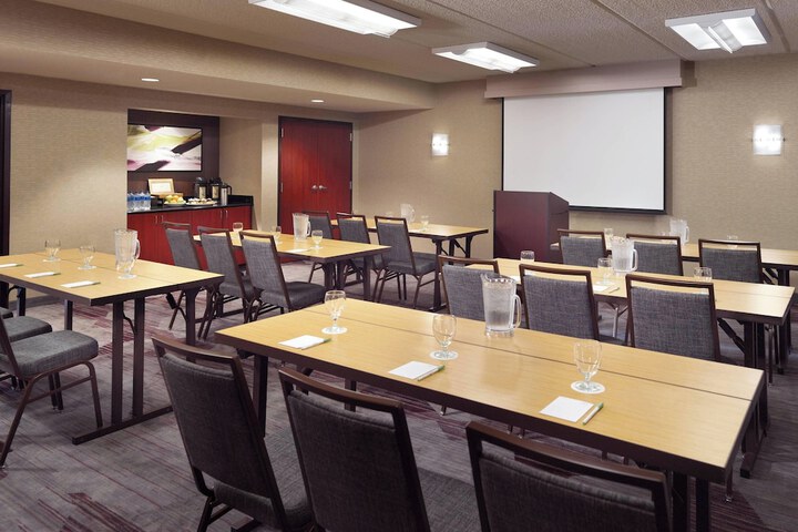 Courtyard by Marriott Tallahassee Downtown / Capitol
