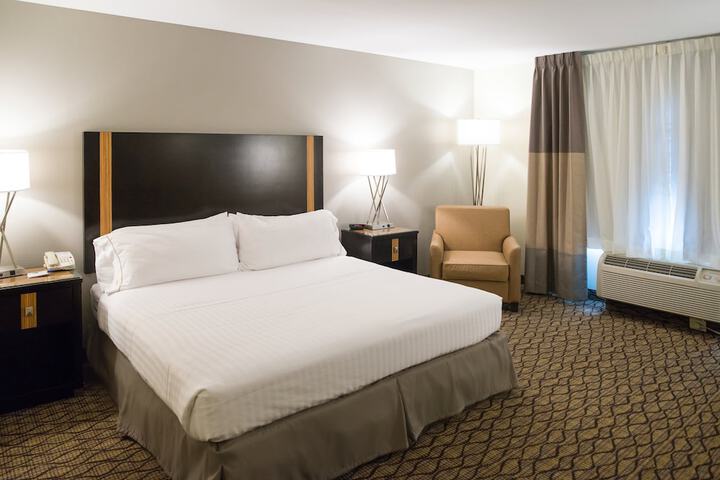 Holiday Inn Express Hotel & Suites Chanhassen by IHG