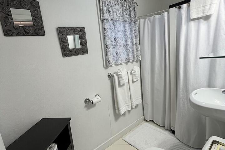 Room 28 of 49