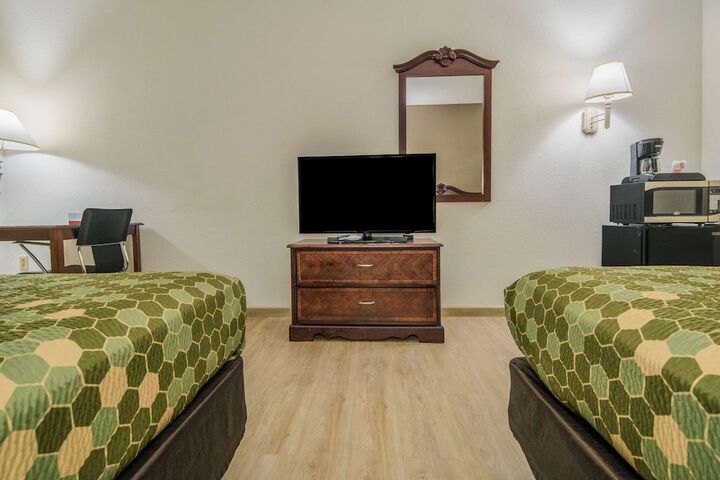 Room 25 of 33
