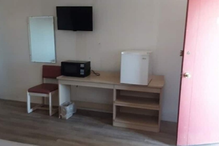Room 10 of 18