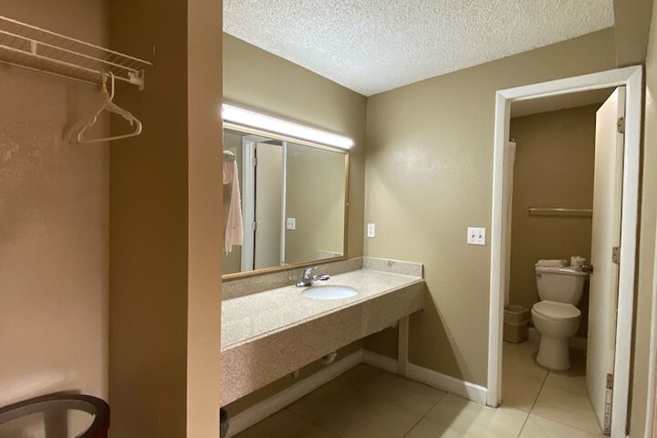 Room 4 of 21