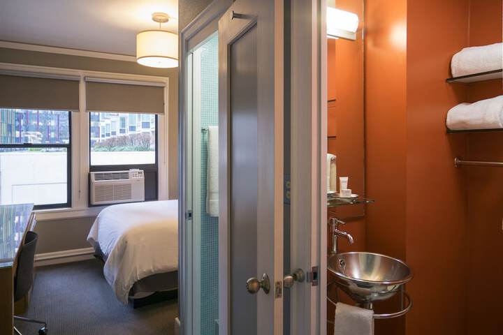 Room 42 of 83