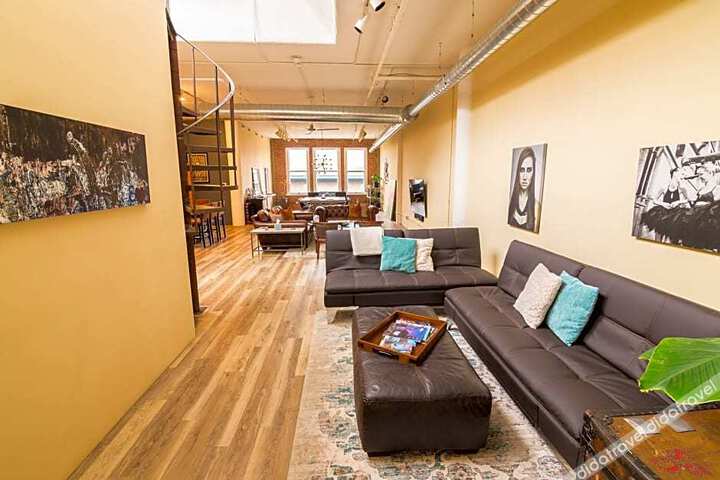 Penthouse Loft in The Heart of Downtown