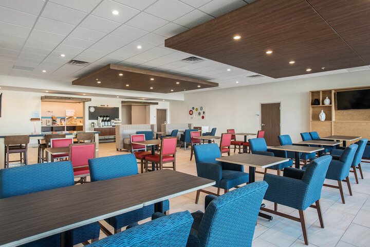 Holiday Inn Express & Suites Ludington by IHG