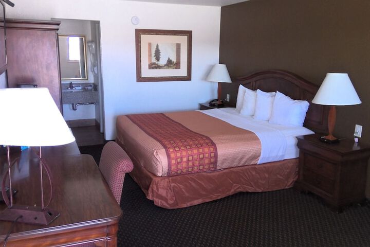 Room 5 of 16