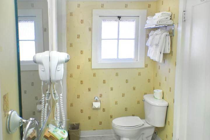 Room 11 of 33