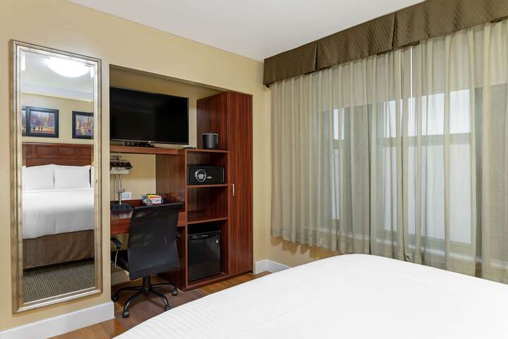 Room 52 of 82