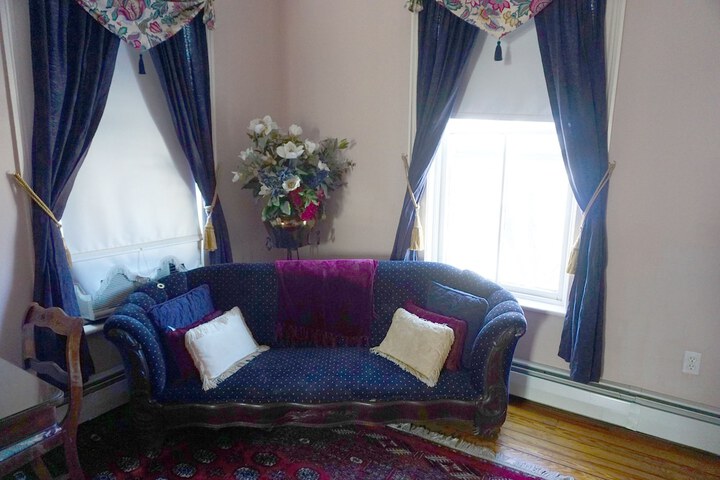 Room 72 of 89
