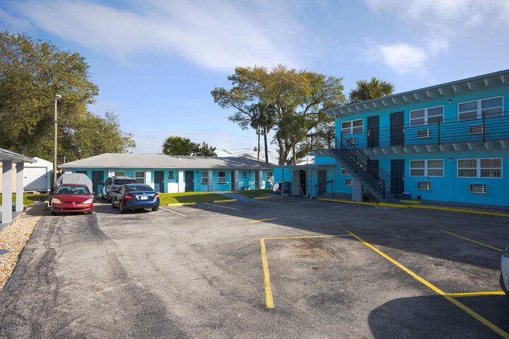 Hotel 11 of 65