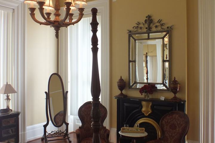 The Pepin Mansion Historic B & B