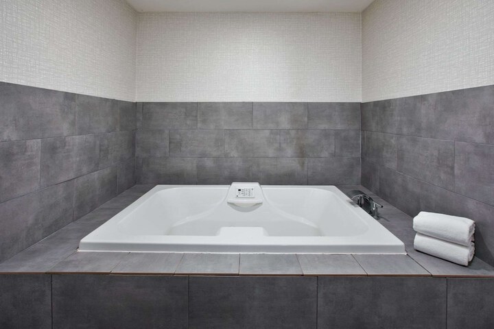 Room 14 of 25