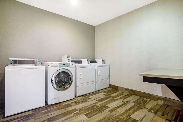 La Quinta Inn & Suites by Wyndham Karnes City - Kenedy