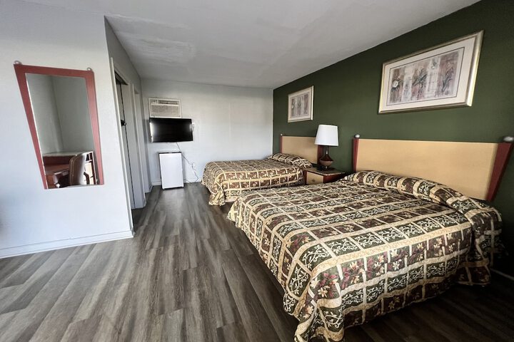 Room 11 of 25