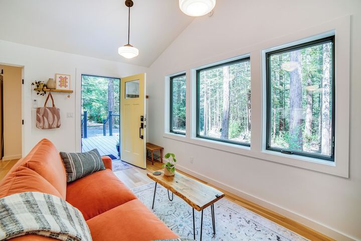 Peaceful Mendocino Cottage Surrounded by Redwoods