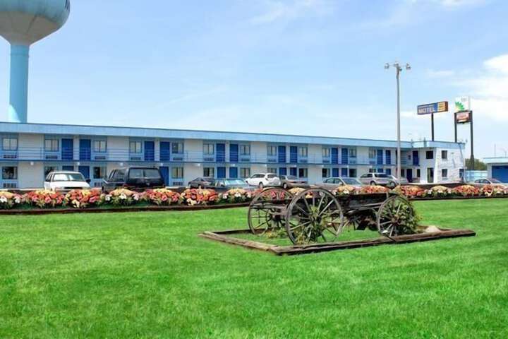 Country Host Motel