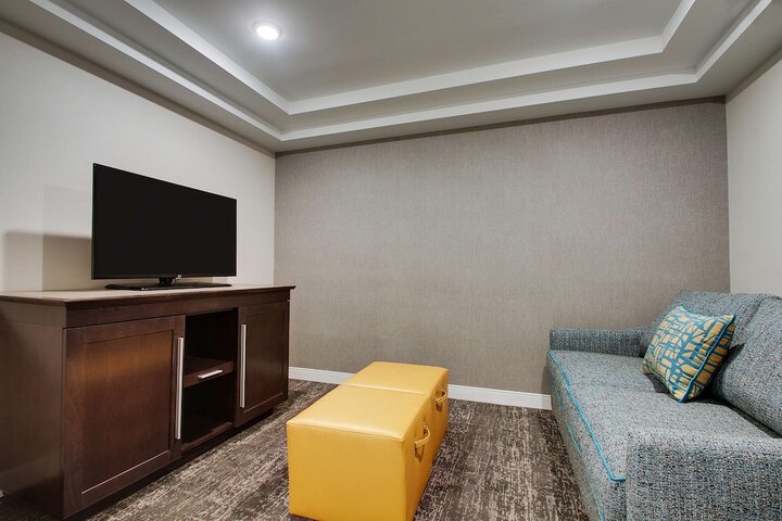 Room 32 of 45