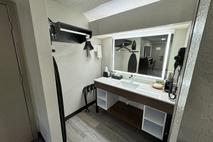 Room 18 of 21