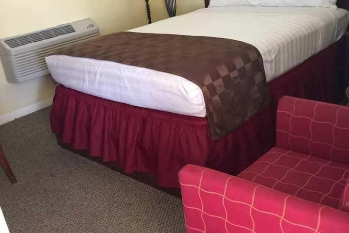 Europa Inn & Suites