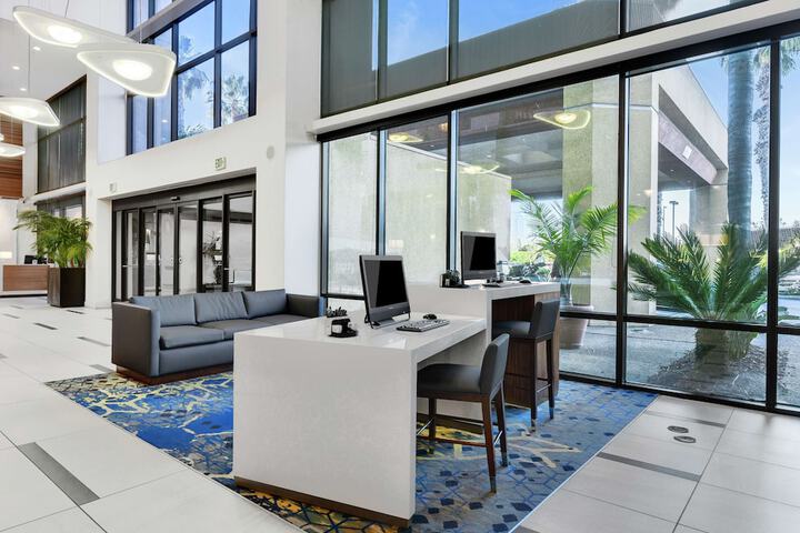 Business Center 51 of 52