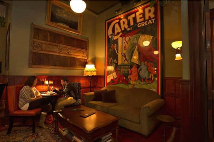 Lounge 31 of 44