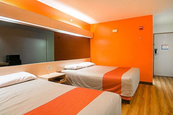 Motel 6 Sycamore IL