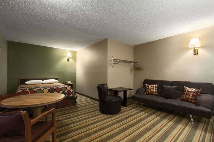 Room 8 of 14