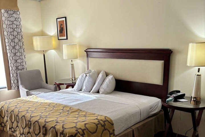 Room 11 of 29