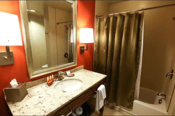 Room 21 of 48